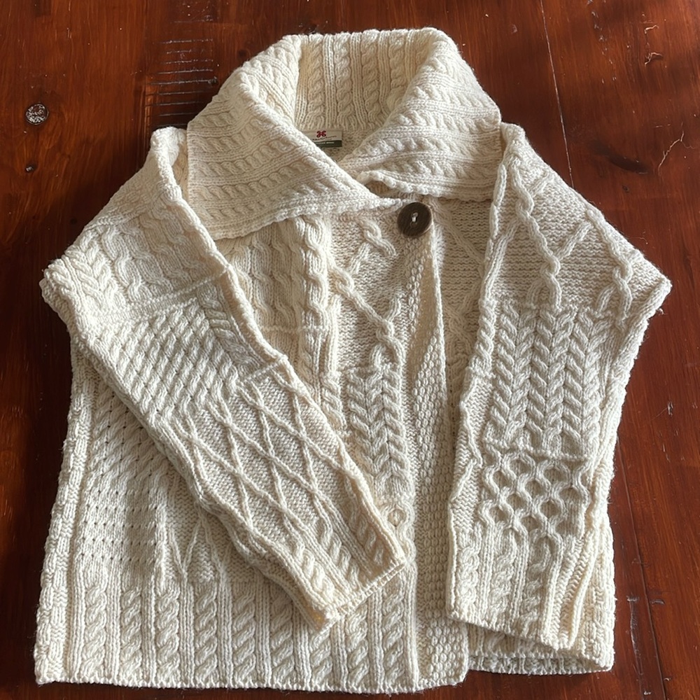 Beautiful Carraigdonn made in Ireland fisherman’s sweater